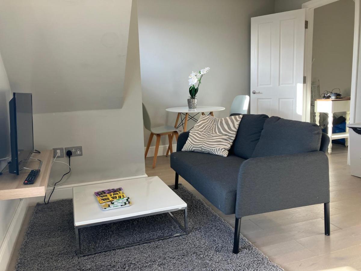 Stylish 1 Bed Flat With Private Terrace In Wimbledon - 3 The Queens Londýn Exteriér fotografie